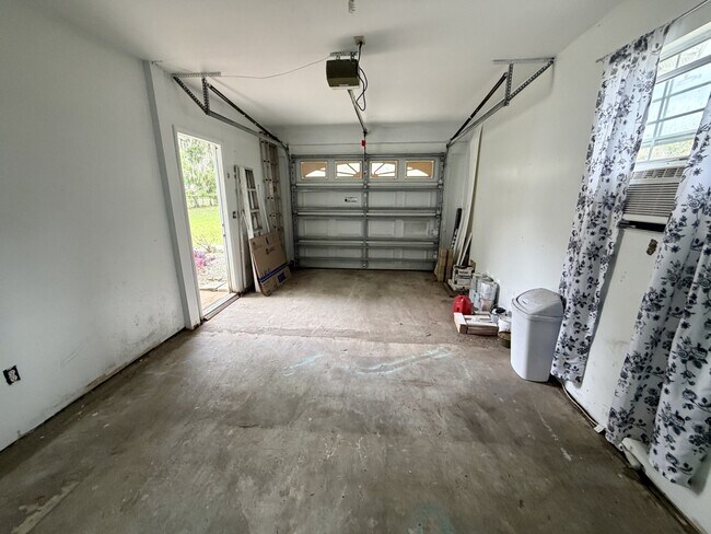 Building Photo - 102 Lake Charles Rd