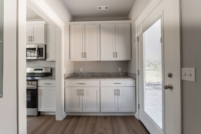 Building Photo - NEW 2 BR/1.5 BA in the Willow Bend S/D