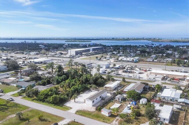 Building Photo - 3230 Smith St