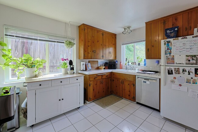 Building Photo - 3-Bed, 2-Bath Home on Large Lot in Prime San Diego Location