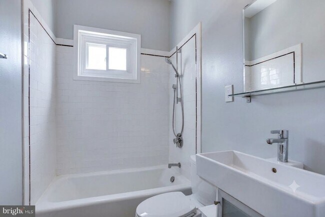 Building Photo - Capital Hill East Townhouse | 3 bd 2.5 bth | Two Patios | Hardwood Floors