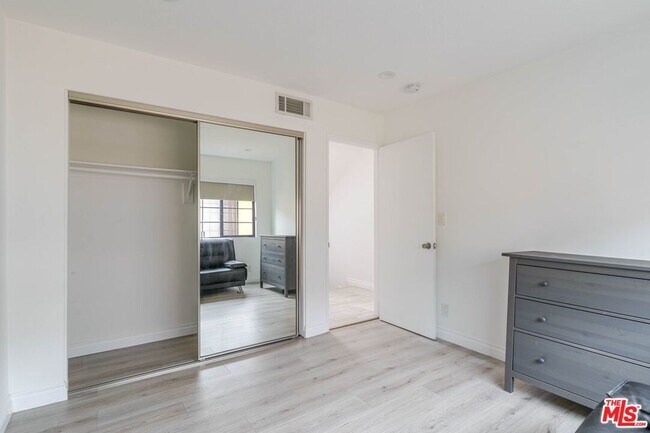 Building Photo - 5820 Yolanda Ave