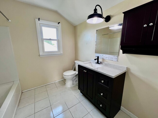 Building Photo - Beautiful 4 bedroom home in Salem