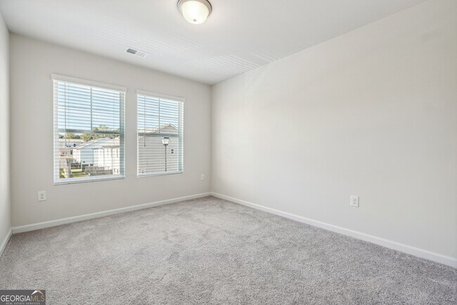 Building Photo - 4655 Fullerton Dr