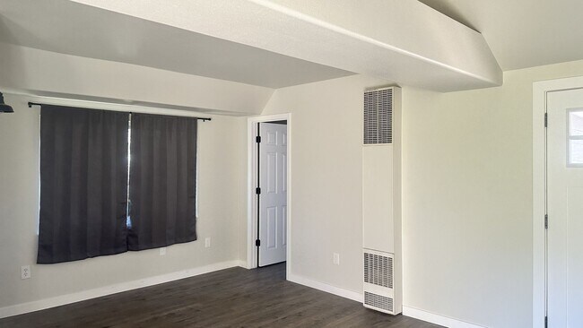 Building Photo - Newly Remodeled 2 Bedroom House with Storage!