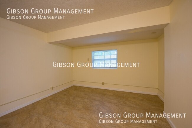 Building Photo - 631 NE 17th Way