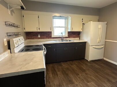 Building Photo - "Charming 2-Bed Hideaway in NE Minneapolis - Spacious 900 Sq. Ft. Comfort!"