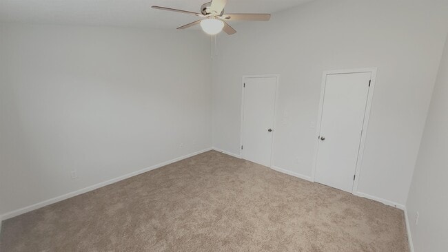 Building Photo - 301 Hickory Pl