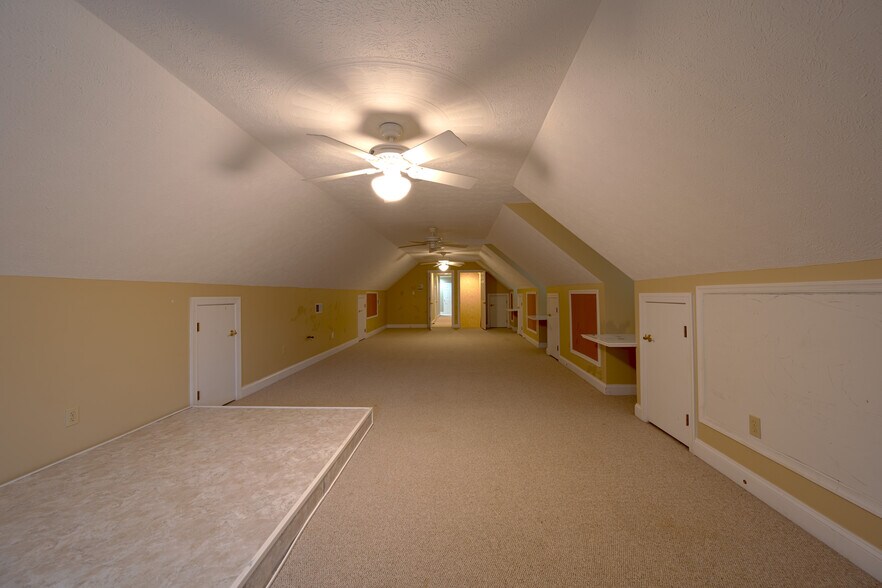 Bonus Room - 1495 Merrimans Ln