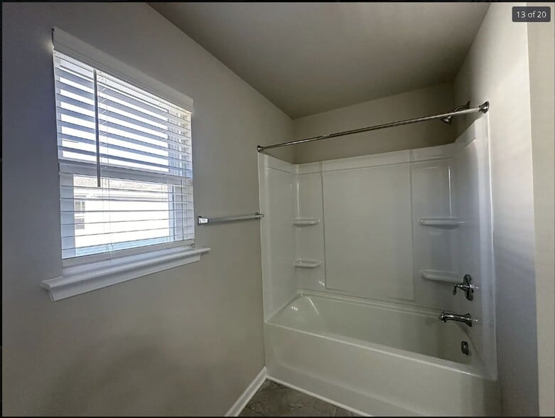 Building Photo - 9050 Stoney Waters Ct