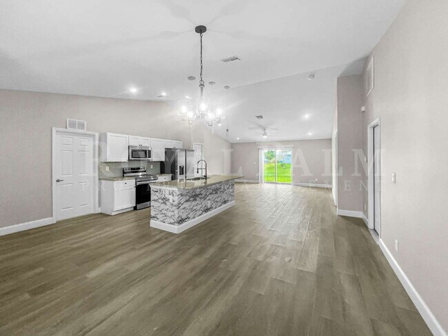 Building Photo - 4BR/2BA Home with High Ceilings, Garage & Large Kitchen Island