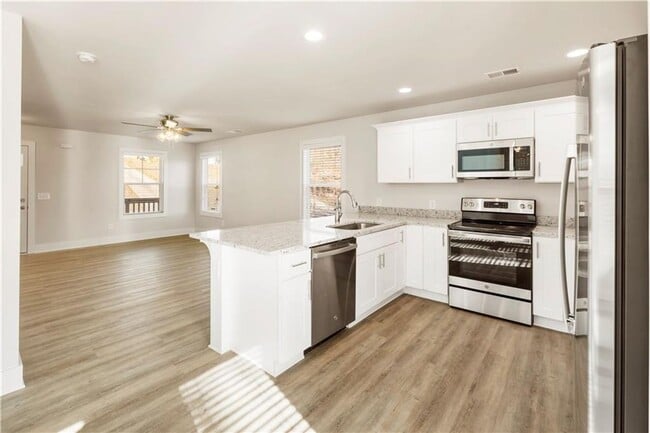 Building Photo - 3 bedroom/2.5 bath Like New in Forsyth Cou...