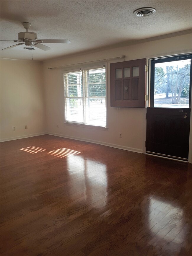 Building Photo - 804 Gull Ln