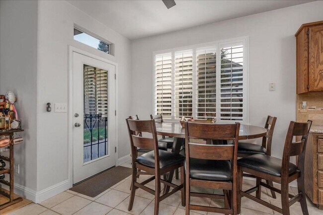 Building Photo - Beautiful North Clovis 3/2.5 Home in Gated Community