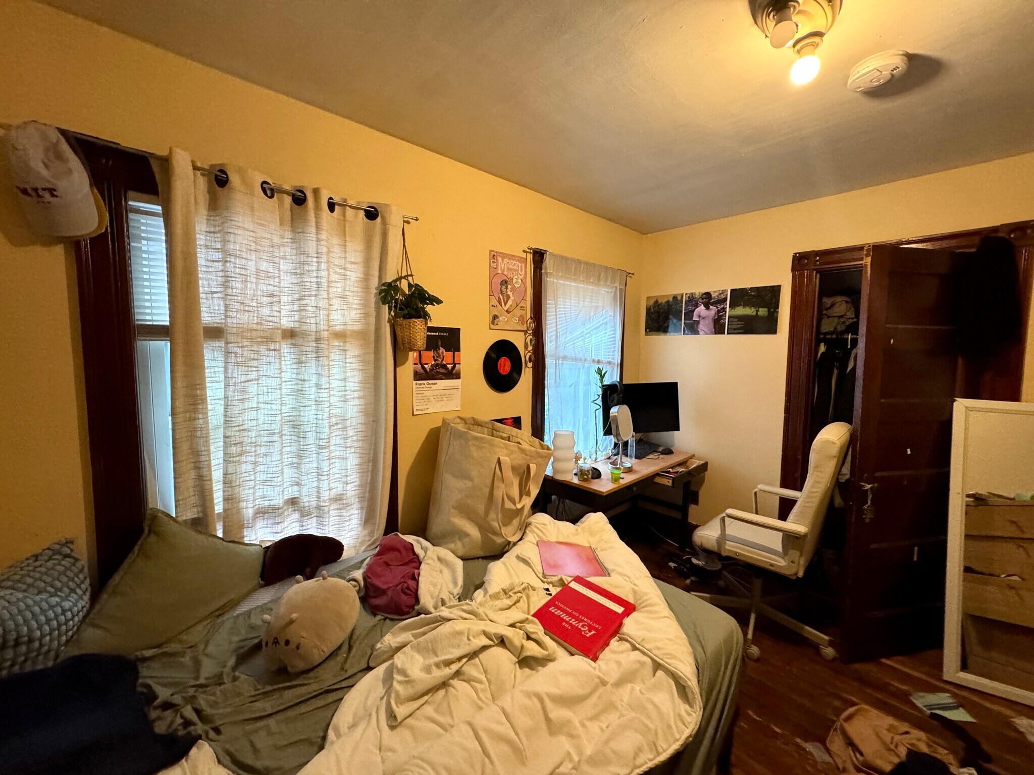 Building Photo - 195 College Ave