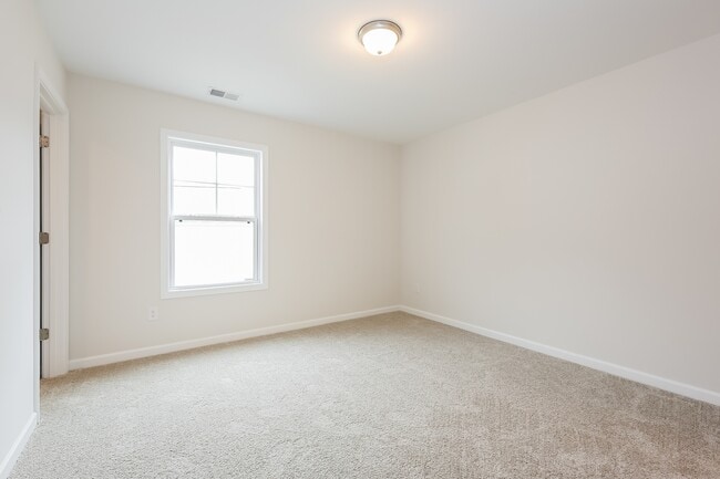 Building Photo - 325 Noble Ln
