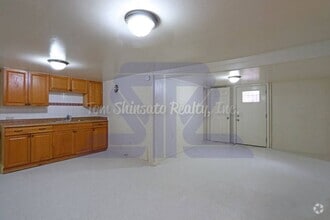 Building Photo - 1095