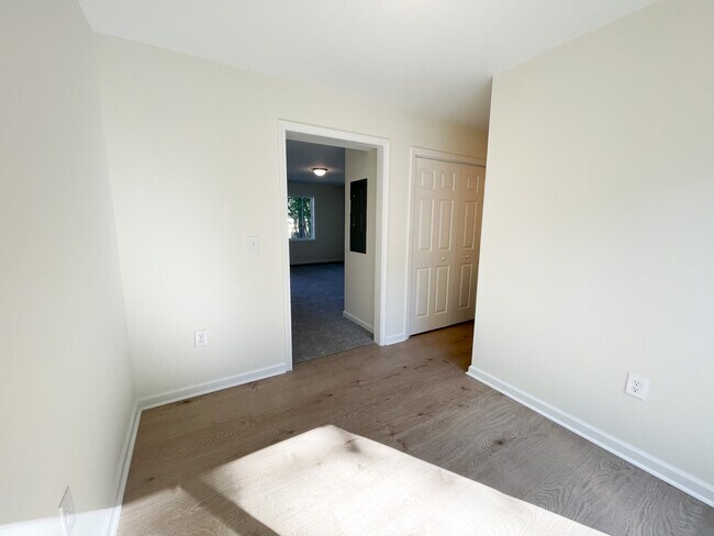 Building Photo - 1912 Devonwood Dr