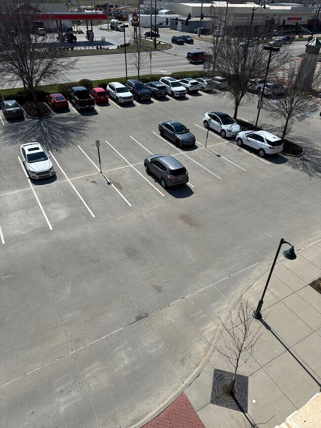 Building Photo - Blue Earth Place-One Bedroom available