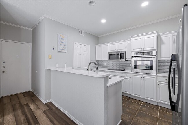 Building Photo - 6011 Barrington Ct