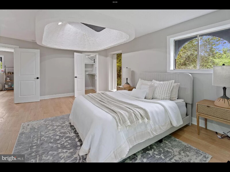 Building Photo - 9817 Inglemere Dr