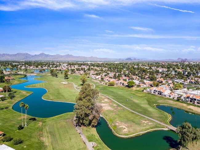 Building Photo - 7340 N Vía Camello Del Norte