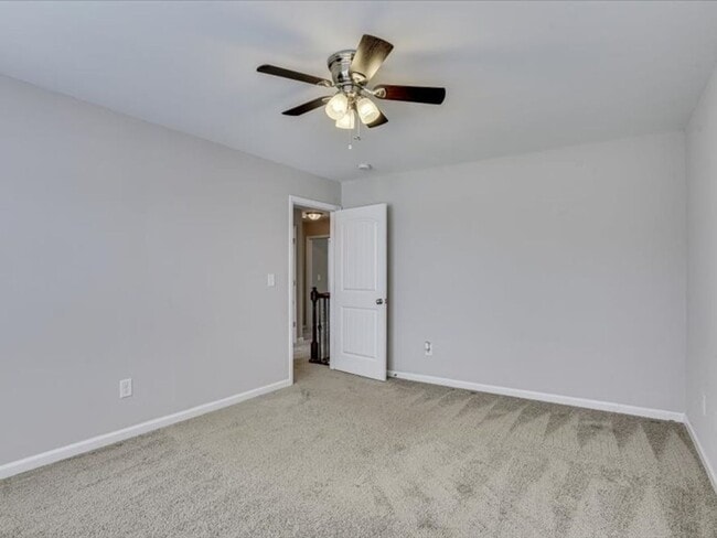 Building Photo - 5 Bedroom 3 Bath In Evans!