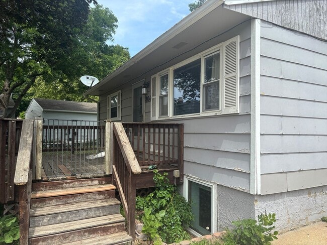 Building Photo - 804 S Mable Ave
