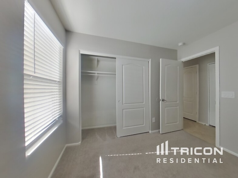 Building Photo - 40179 W Thornberry Ln