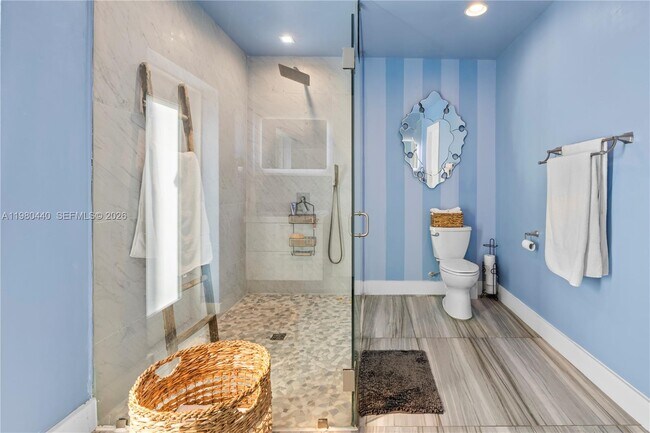 Building Photo - 1121 NE 85th St