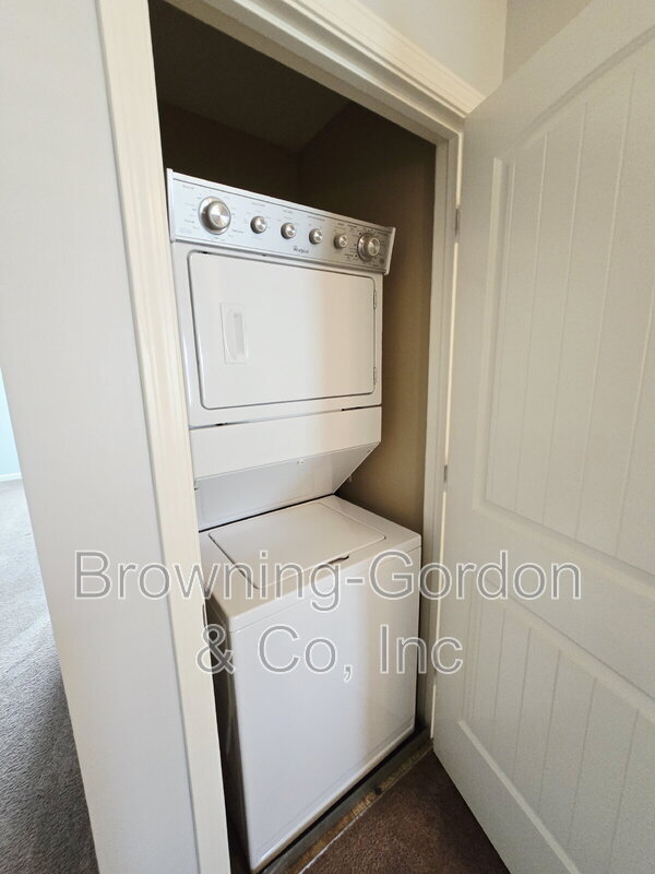 Building Photo - 1551 Sprucedale Dr