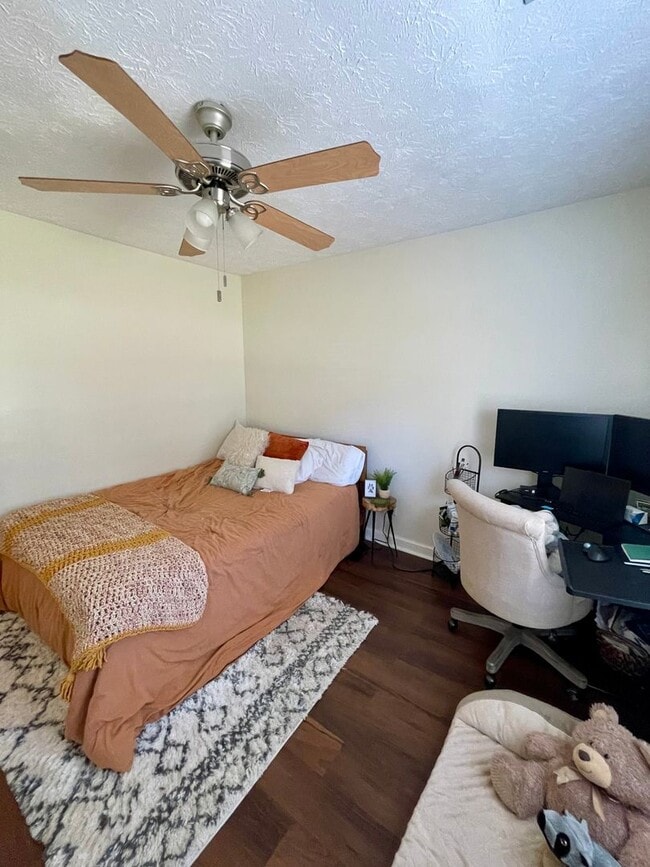 Building Photo - Beautiful newly renovated 3 bedroom 2 bath...