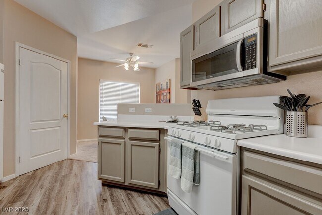Building Photo - 5525 W Flamingo Rd