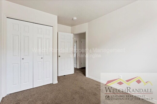 Building Photo - 1213 N Orchard Ave