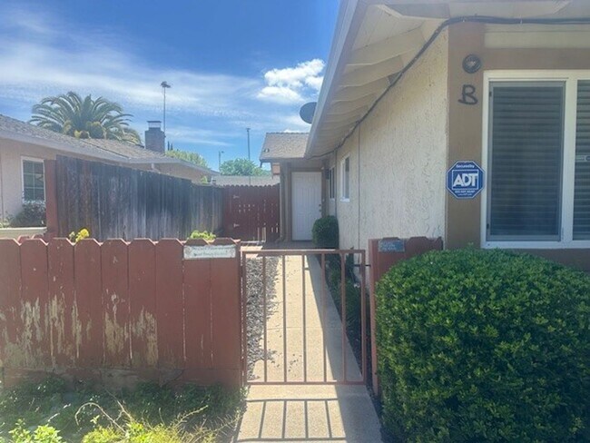 Building Photo - 55-1309