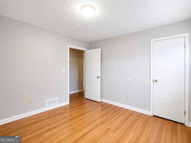 Building Photo - 339 Desiree Dr NW