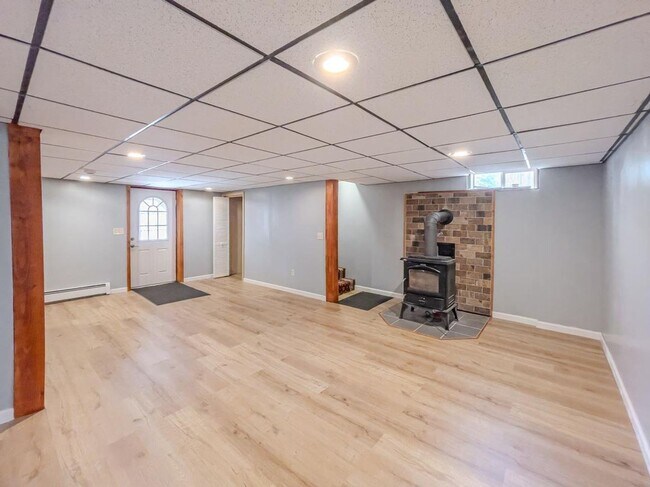 Building Photo - Refined Ranch Living in a Private Natural Setting