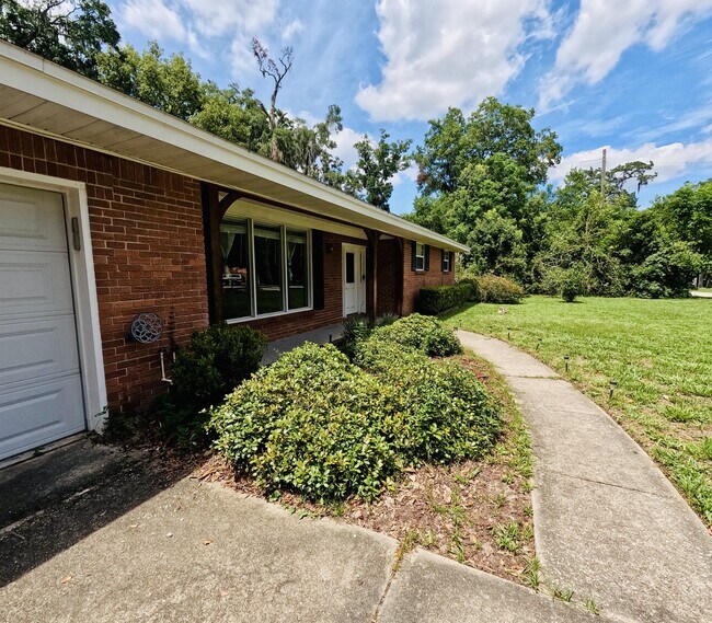 Building Photo - 5051 Thorden Rd