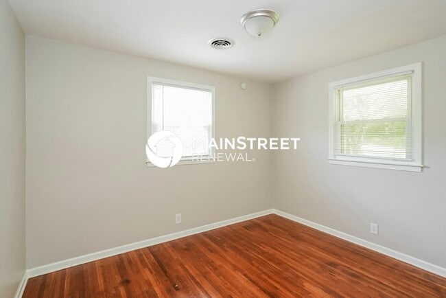 Building Photo - 4 Bedroom Pet-Friendly Home in NASHVILLE, TN with Main Street Renewal