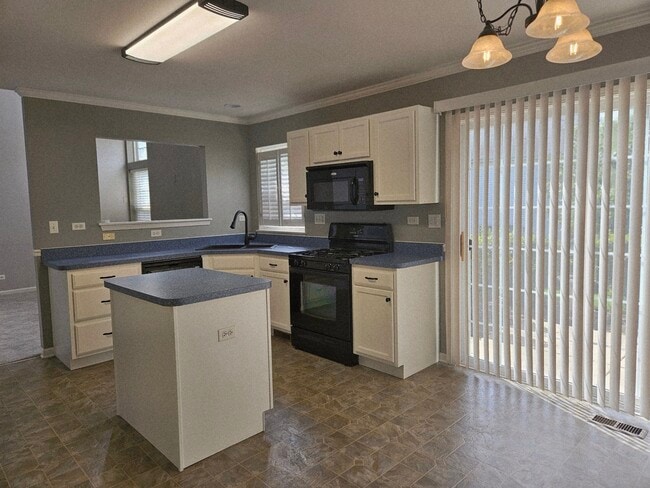 Building Photo - 504 Lancaster Dr