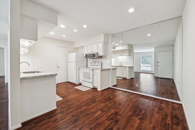 Building Photo - 1601 S Shepherd Dr
