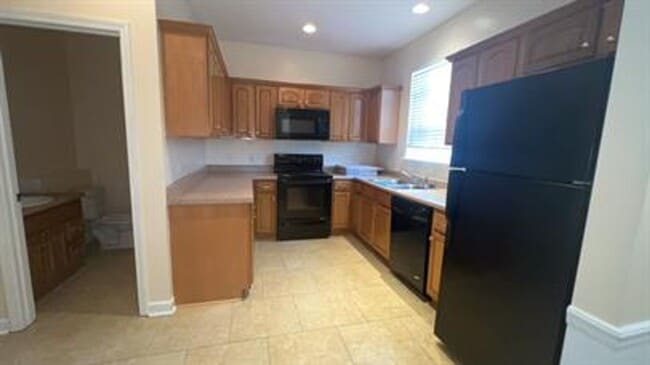 Building Photo - 3 Bed/ 2.5 Bath Home very close to Fort Stewart gate seven!!