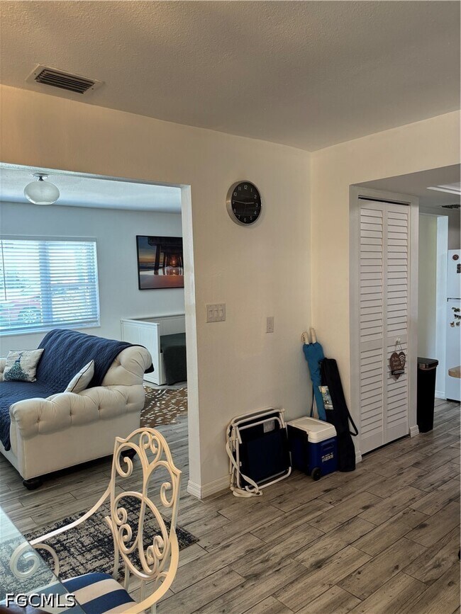 Building Photo - 879 Lake McGregor Dr