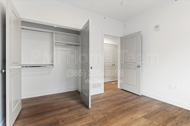 Building Photo - 3378 Washington Blvd