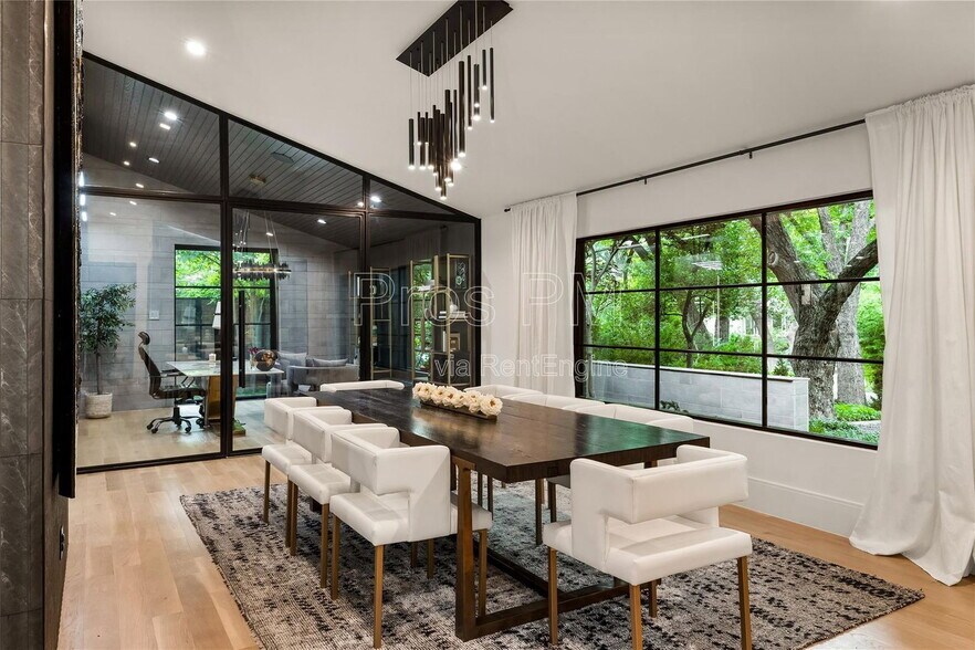 Building Photo - 4280 Shorecrest Dr