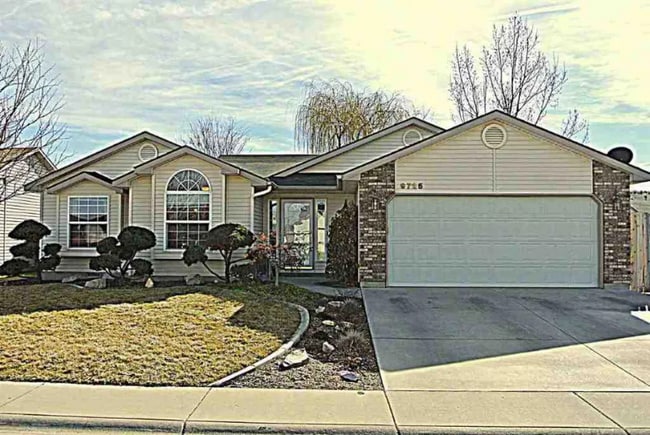 Primary Photo - 9725 W Medallion Dr