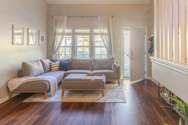 Building Photo - 573 Tayrn Dr