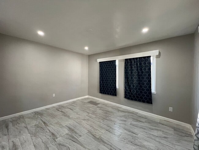 Building Photo - Beautiful 3 Bedroom 1 Bathroom House with Fenced and Landscaped Yard with All Utilities Included