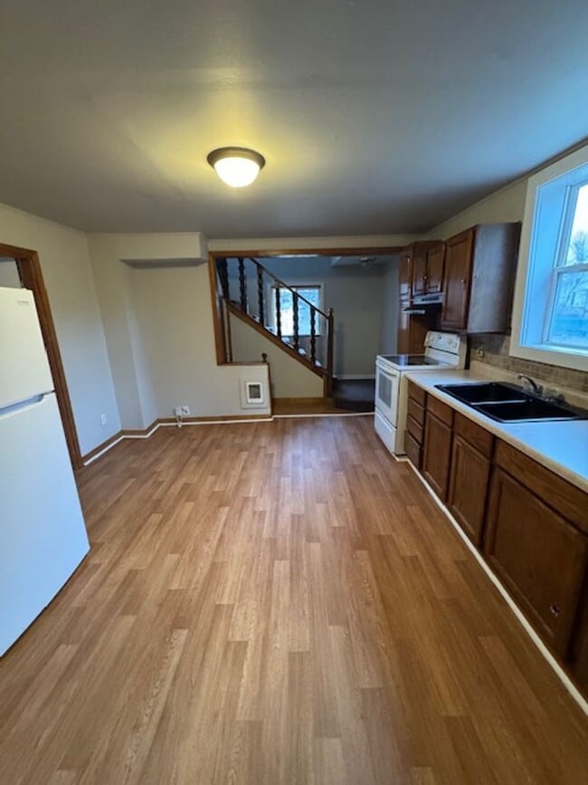 Building Photo - 1713 Hoagland Ave