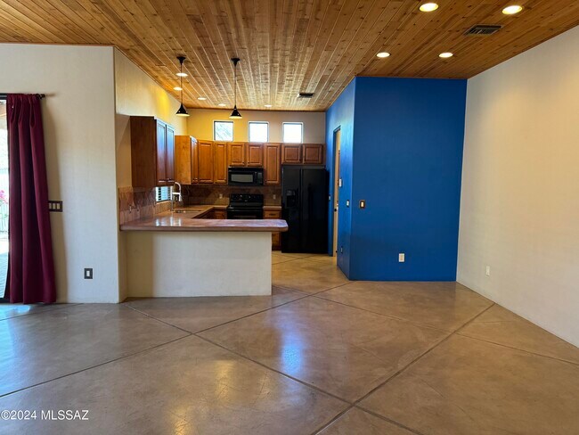 Building Photo - 1717 N Baxter Dr